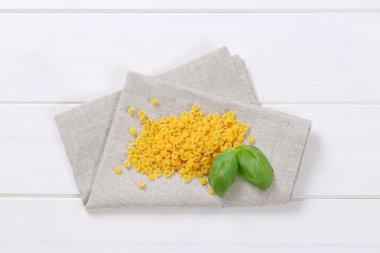 küçük makarna kabukları