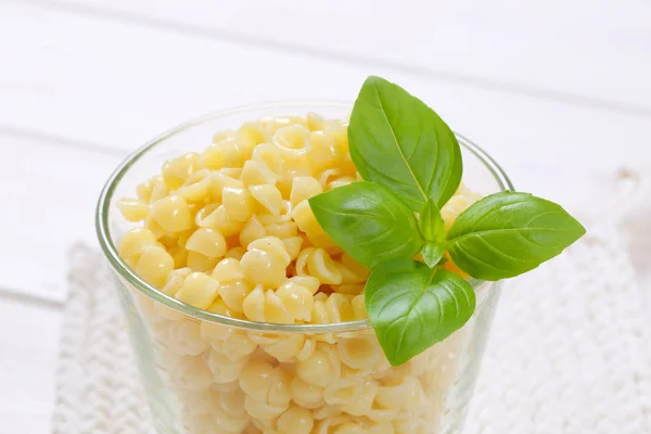 Pequeñas cáscaras de pasta —  Fotos de Stock