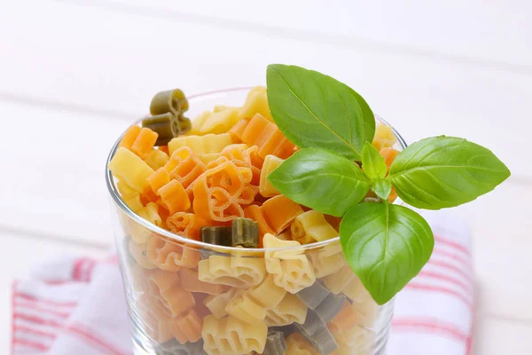 Rå färgad pasta — Stockfoto