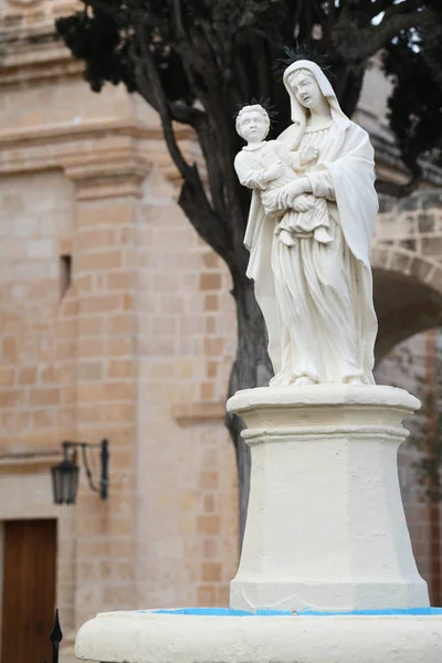 圣母玛利亚和基督耶稣的雕像 — 图库照片