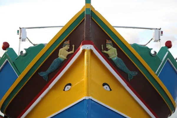 Máltai Luzzu íj csónak — Stock Fotó