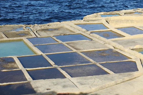 Étangs d'évaporation saline, Malte — Photo