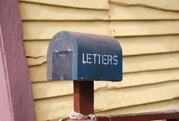 Eski paslı mektup kutusu — Stok fotoğraf