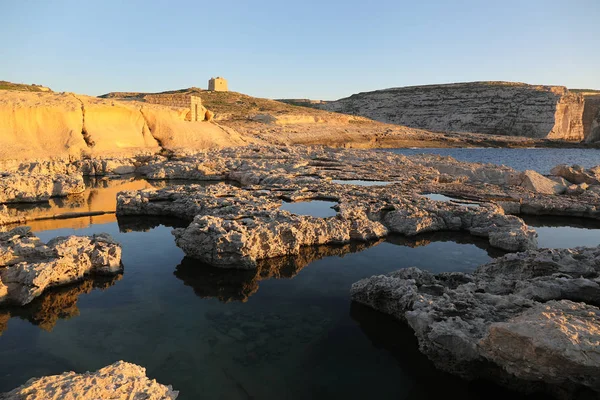 Maltesische Küste an sonnigen Tagen — Stockfoto