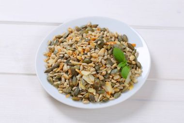 Salata veya çorba için tohum karışımı