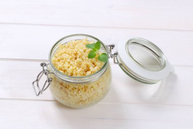 Bütün kabuğu çıkarılmış tane pişmiş