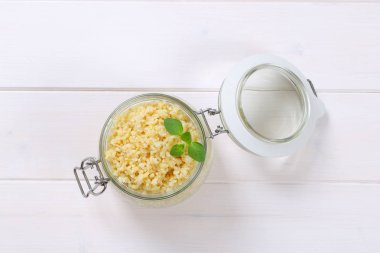 Bütün kabuğu çıkarılmış tane pişmiş