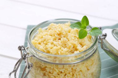 Bütün kabuğu çıkarılmış tane pişmiş