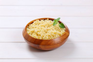 Bütün kabuğu çıkarılmış tane pişmiş