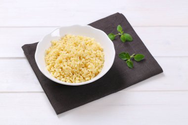 Bütün kabuğu çıkarılmış tane pişmiş