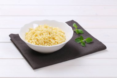 Bütün kabuğu çıkarılmış tane pişmiş