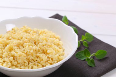 Bütün kabuğu çıkarılmış tane pişmiş