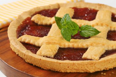 kafes ile çilek reçeli tart
