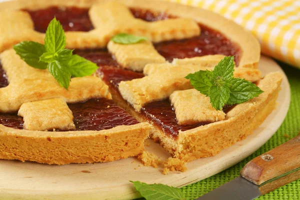 Strawberry jam tart with lattice — Stock Photo, Image