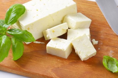 doğranmış beyaz peynir