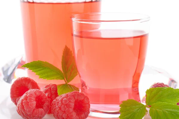 Raspberry juice and fresh raspberries — Stock Photo, Image