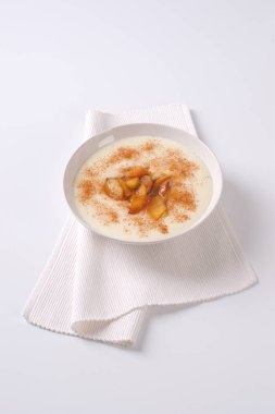 İrmik pudingi tabak