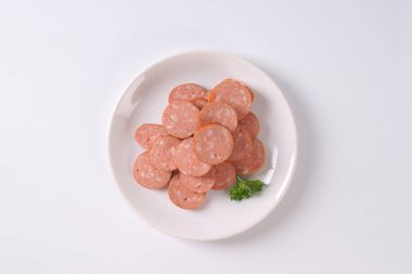 dilimlenmiş domuz sosisi