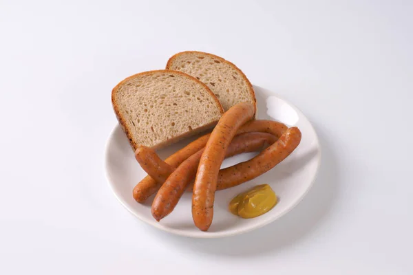 Salsicce lunghe e sottili con pane — Foto Stock