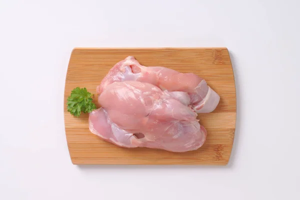 Coxas de frango em bruto — Fotografia de Stock