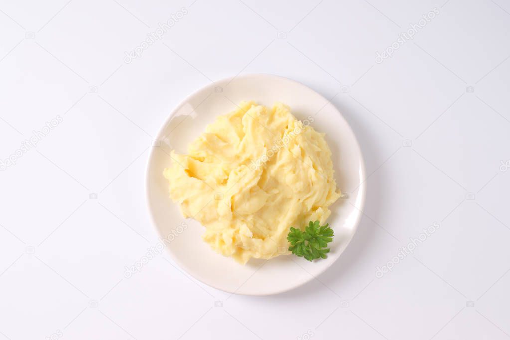plate of mashed potatoes