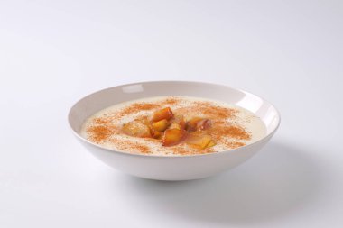 İrmik pudingi tabak