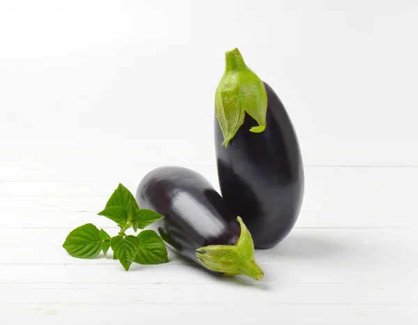 Two fresh eggplants — Stock Photo, Image