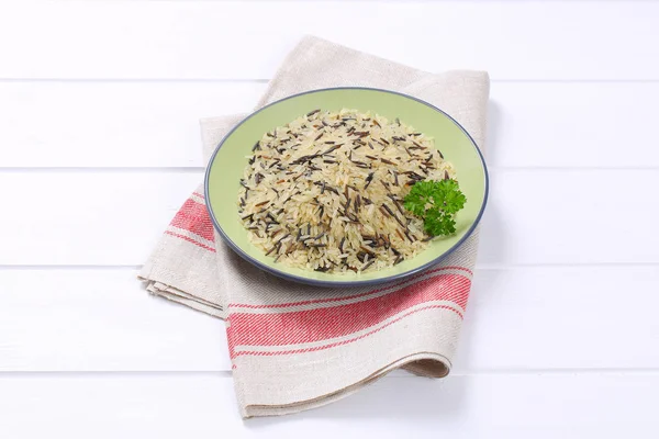 Тарелка дикого риса — стоковое фото