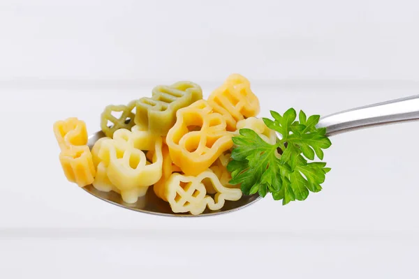 Kokt färgad pasta — Stockfoto