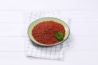 kırmızı pirinç levha