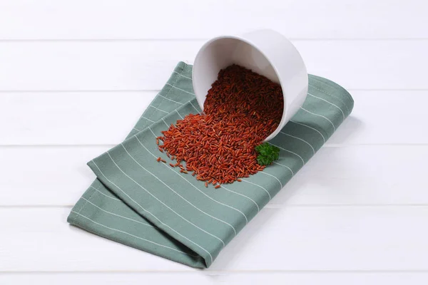 Schüssel mit rotem Reis — Stockfoto