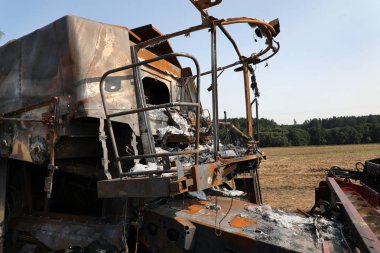Yangın tarafından tahrip hasat birleştirmek