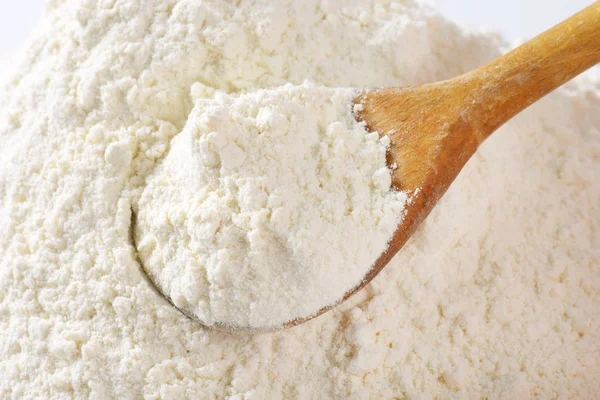 小麦粉のスプーン — ストック写真