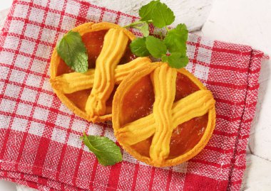 Kayısı reçeli tart