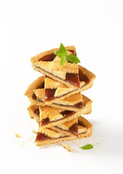 Sliced strawberry jam tart — Stock Photo, Image