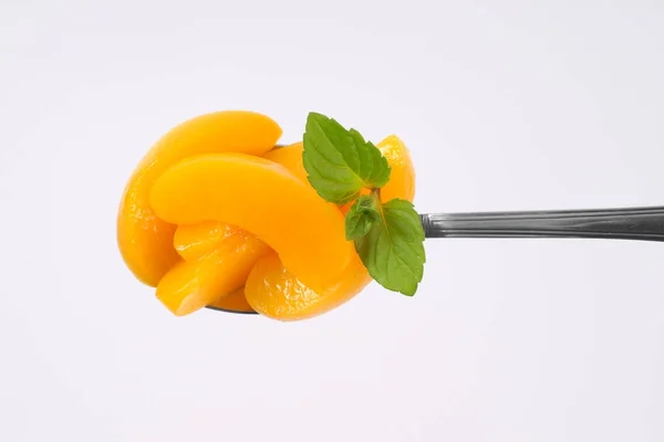 Peeled and sliced peaches — Stock Photo, Image