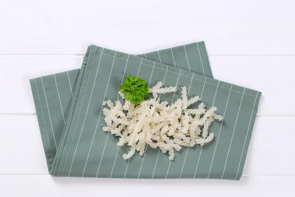 Rýžové těstoviny fusilli — Stock fotografie