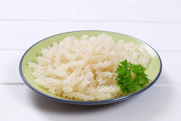 Ryż makaron fusilli — Zdjęcie stockowe