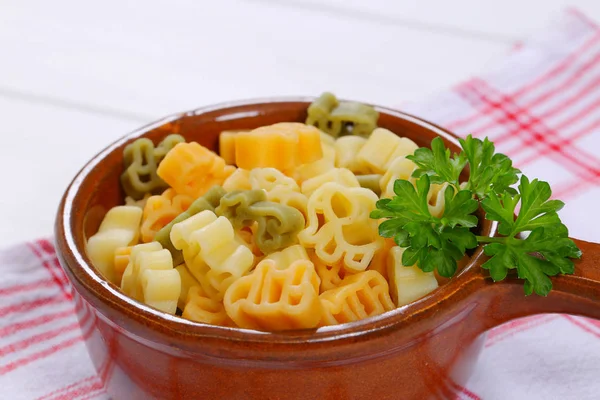 Gekleurde pasta gekookt — Stockfoto