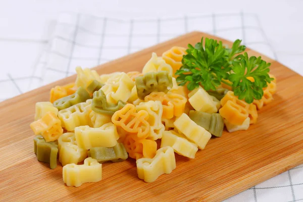 Kokt färgad pasta — Stockfoto