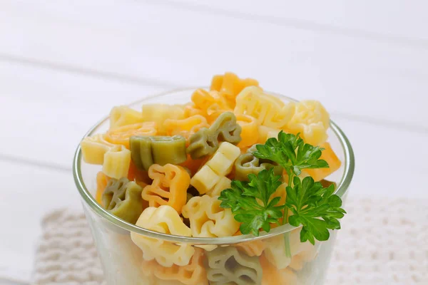 Gekleurde pasta gekookt — Stockfoto