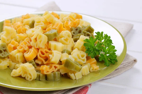 Gekleurde pasta gekookt — Stockfoto