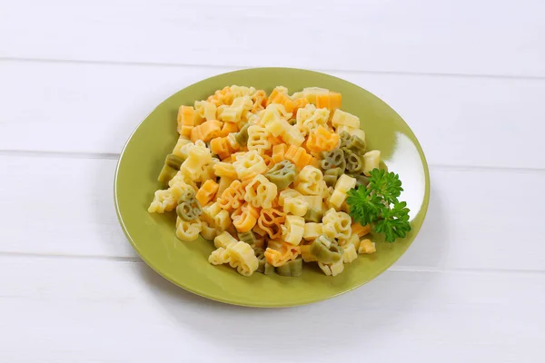 Kokt färgad pasta — Stockfoto