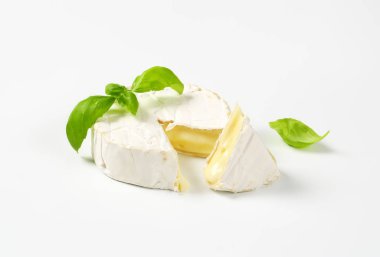 Beyaz kabuklu peynir