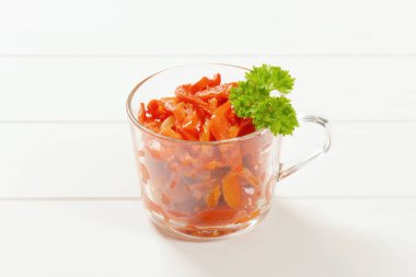 kırmızı biber turşusu