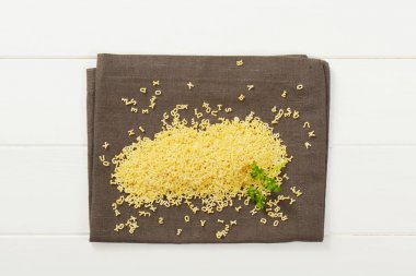 alfabe pişmemiş makarna