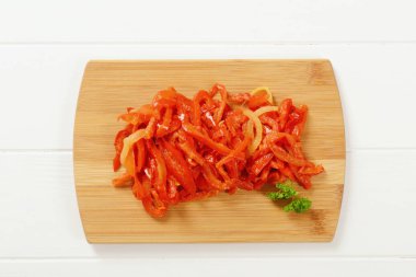 kırmızı biber turşusu