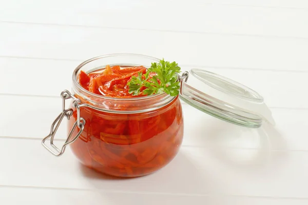 Pimentos vermelhos em conserva — Fotografia de Stock