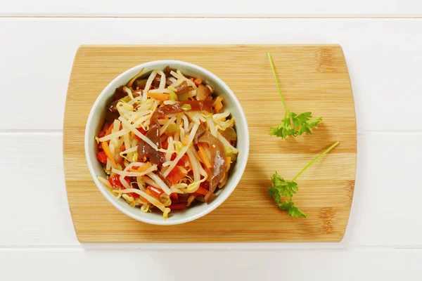 Salada de broto de feijão em conserva — Fotografia de Stock