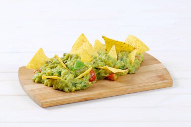guacamole tortilla cips ile